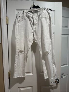 Vigoss White Stevie Straight Distressed Cropped Jeans